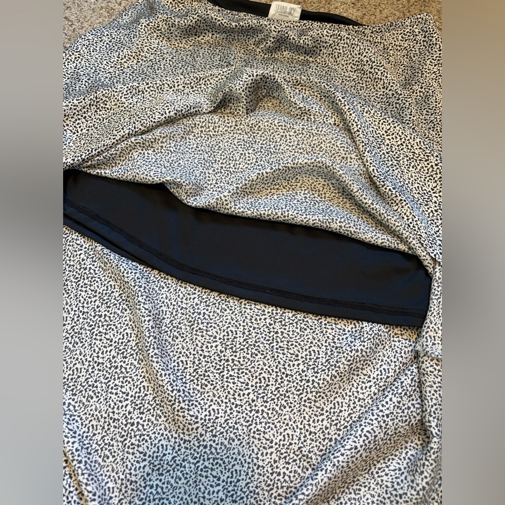 Sienna Sky Satin Knee Length Skirt Size Large | feminine | modest fashion | - Picture 6 of 7